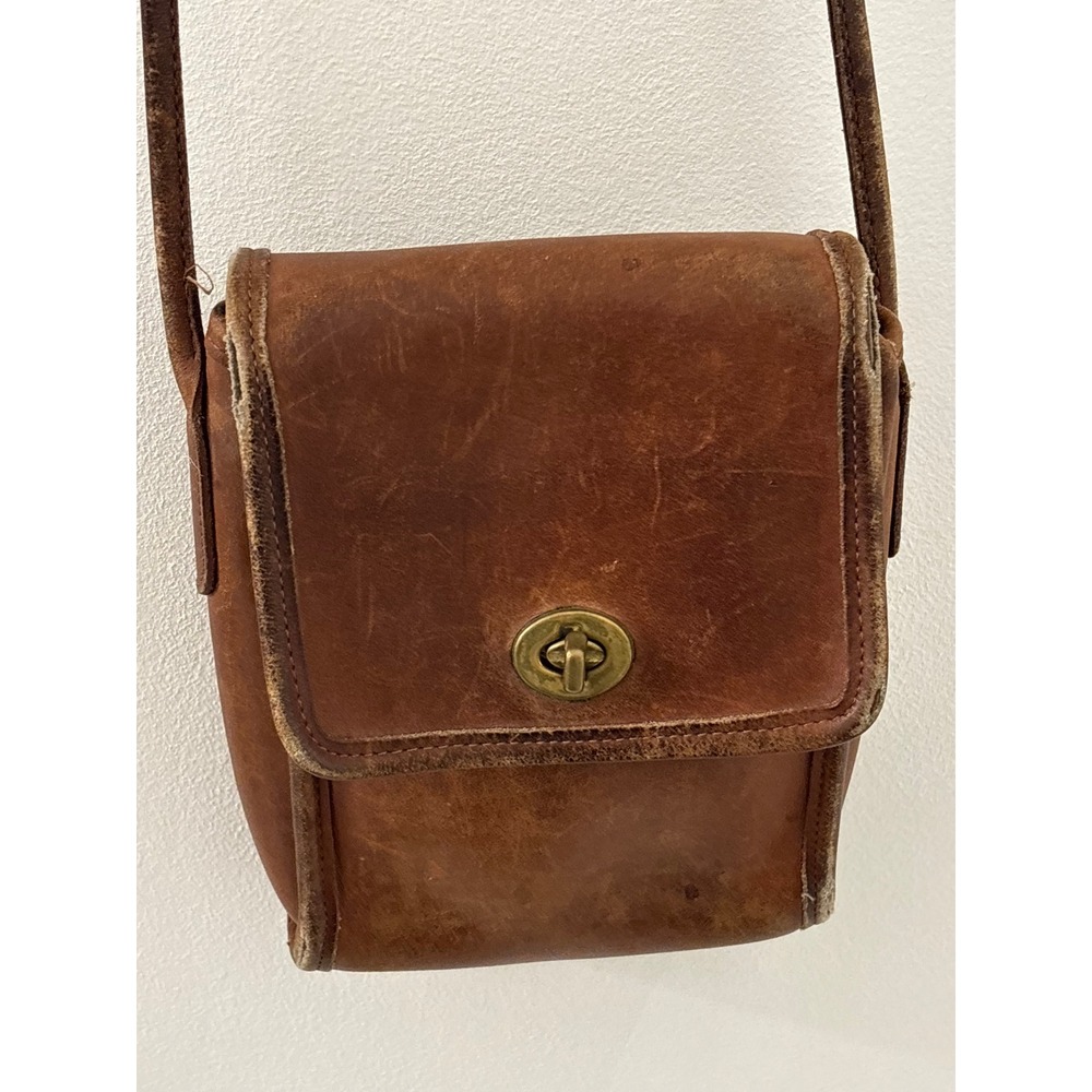 Vintage Coach Scoter 9893 British Tan Leather Turnlock Crossbody Bag Small 90's